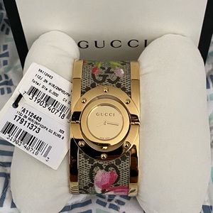 NWT Authentic Gucci Bracelet Watch Gold